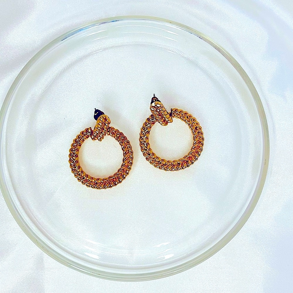 Wreath Stub Earnings | NWOT
